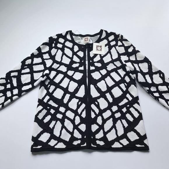 Anne Klein Jackets & Blazers - Anne Klein Black and White Patterned Jacket Sz Small